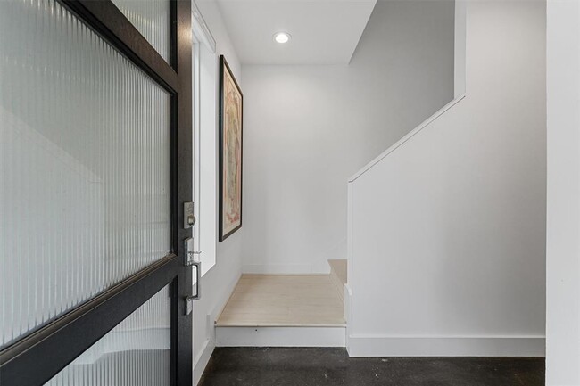 Building Photo - 5854 E Post Oak Ln