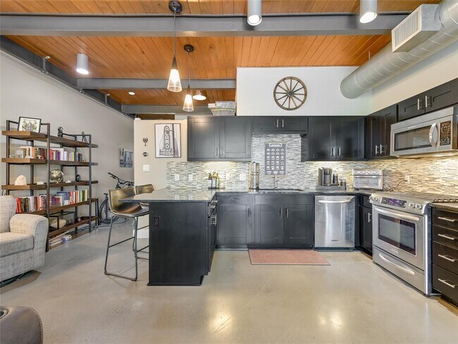 Foto del edificio - 2205 N Lamar Blvd