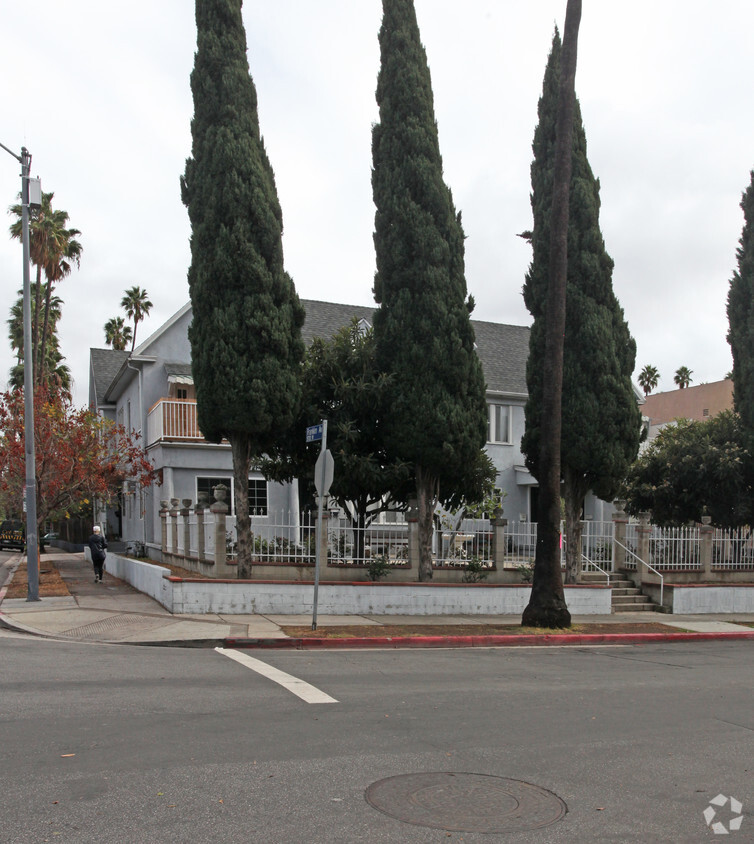 Building Photo - 1862 N Van Ness Ave