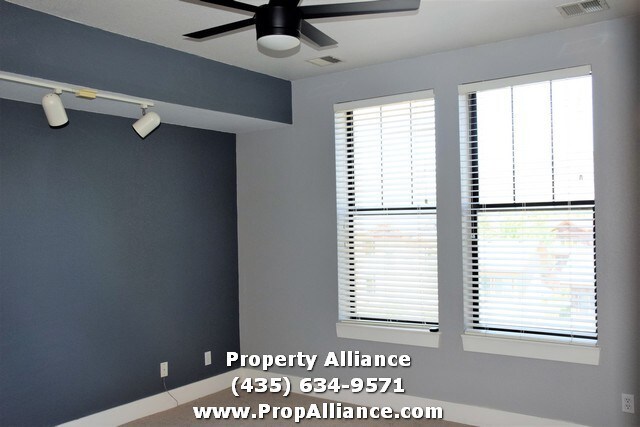 Building Photo - 8450 N Gambel Dr