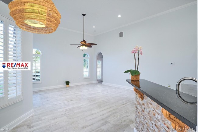 Foto del edificio - 4 br, 3 bath House - 1800 NW 140th Ter