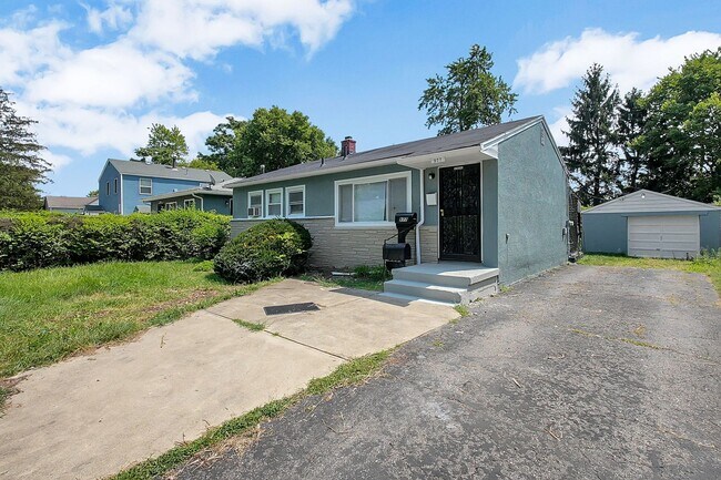 Building Photo - Newly Updated 3 Bedroom Home with Garage &...