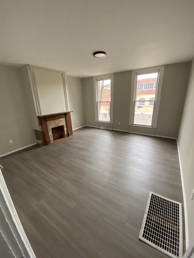 Photo - 314 E 15th St House