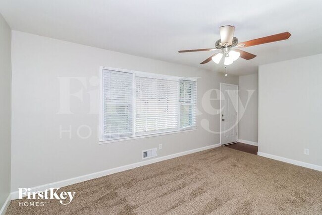Building Photo - 5721 Crestview Dr