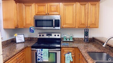 Building Photo - 1445 Lake Crystal Dr