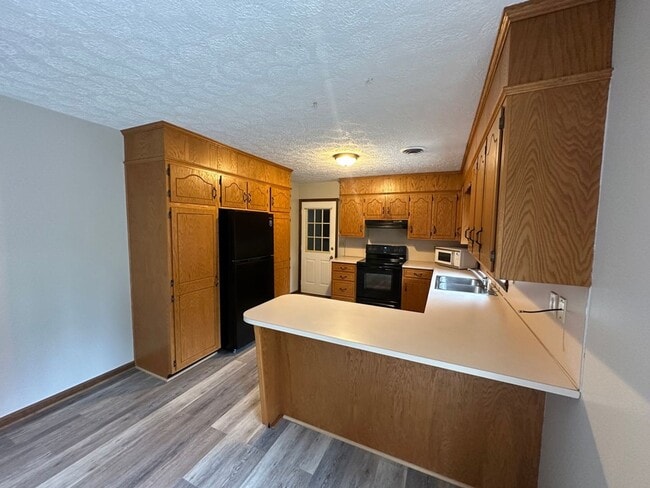 Building Photo - 2 Bedroom, 1 Bath Ranch Home