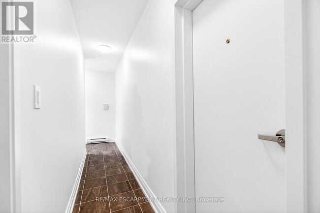 Photo du bâtiment - 253 St Clair Blvd