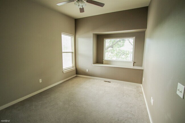 Building Photo - 3 br, 3.5 bath House - 741 N Oakland Ave