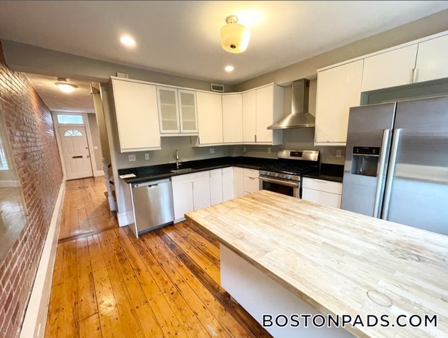 Building Photo - 51 Greenwich St