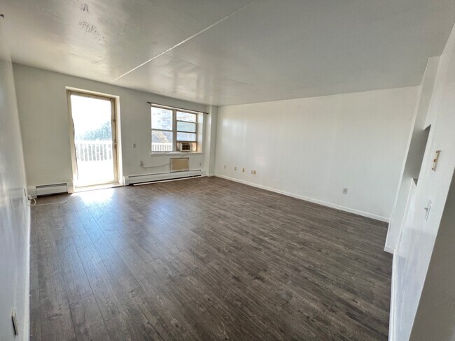 Building Photo - 221 Beach 80th St