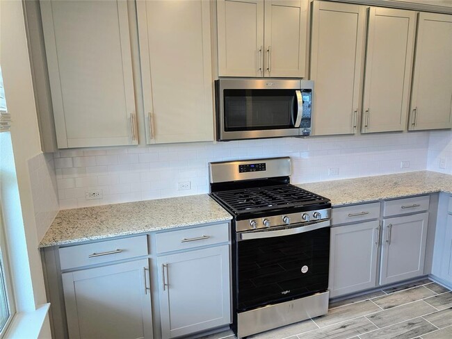 Building Photo - 217 Redonda Dr