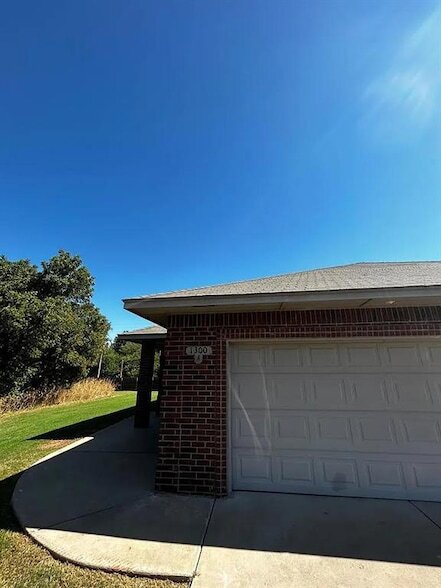 Photo - 1300 Garden Gate Dr House