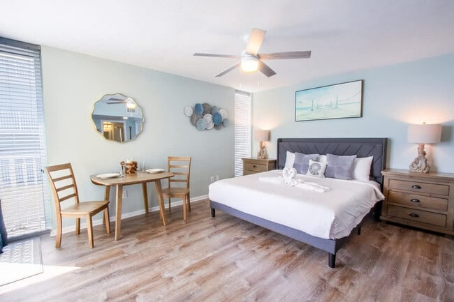 Building Photo - 10517 Front Beach Rd