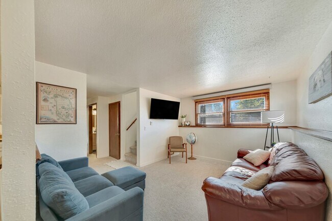 Foto del edificio - 4120 Lakeview Dr