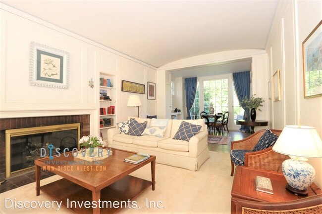 Building Photo - 4 br, 3 bath House - 73 Parkside Dr.