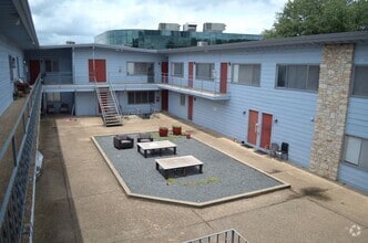 Building Photo - 2408 Longview St