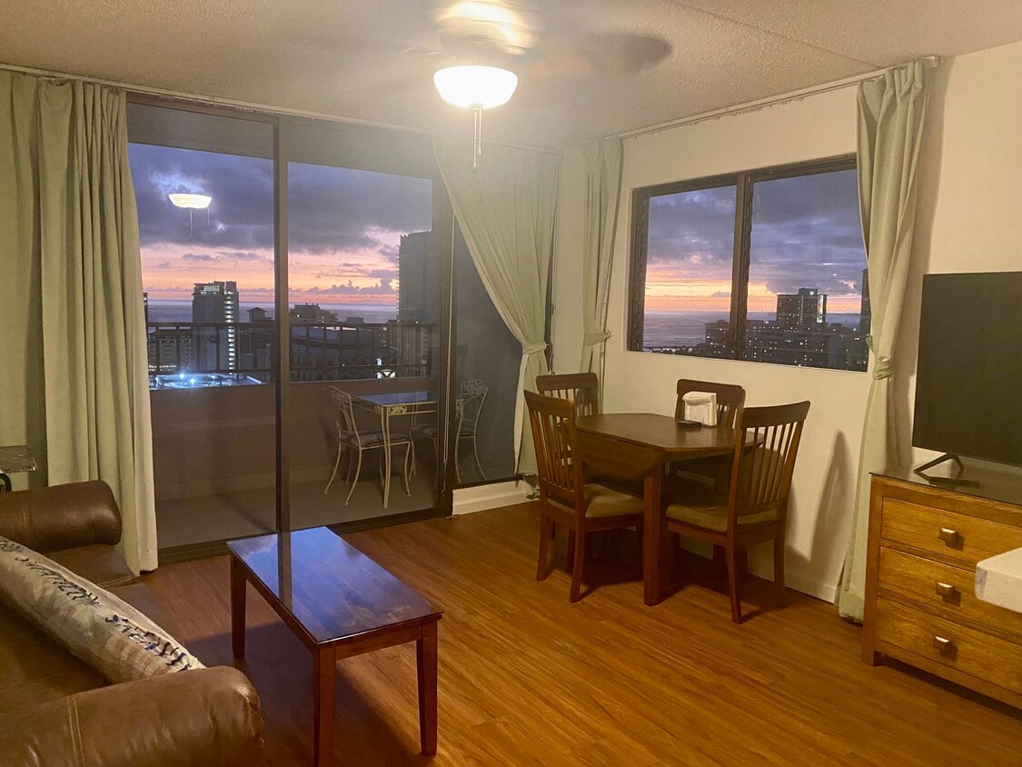 Primary Photo - Royal Kuhio - Fully Furnished 1 Bedroom