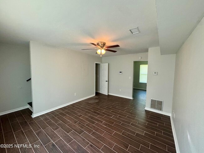 Building Photo - 707 Rainer Rd