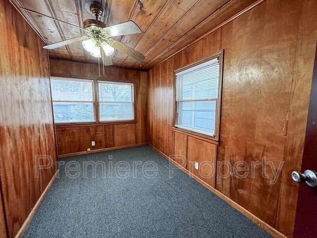 Building Photo - 724 S Fuller Ave