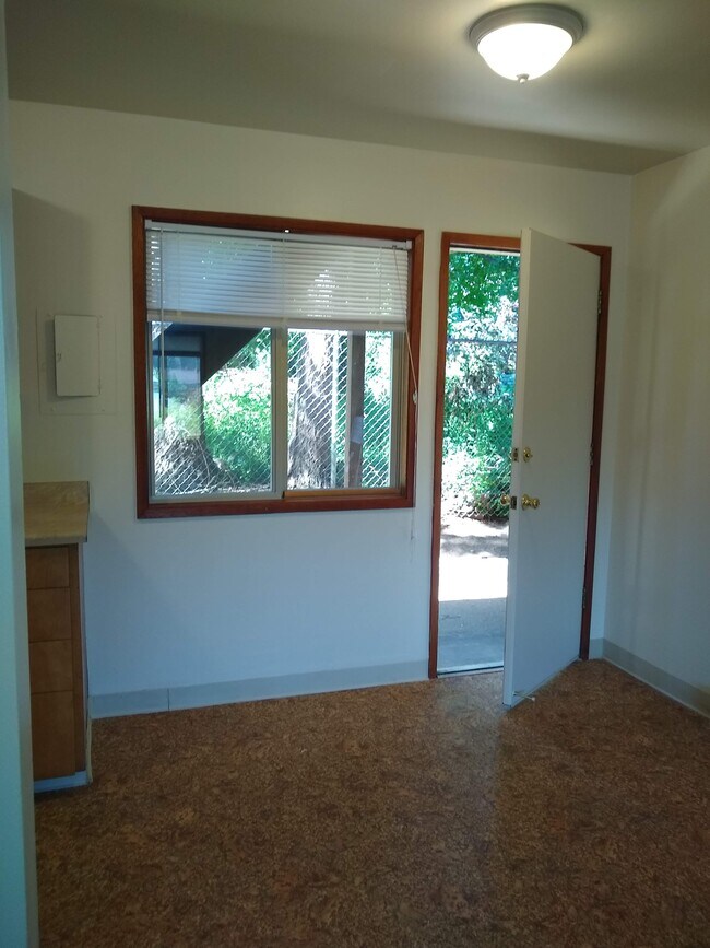 Back Door - 3965 SE Gladstone St