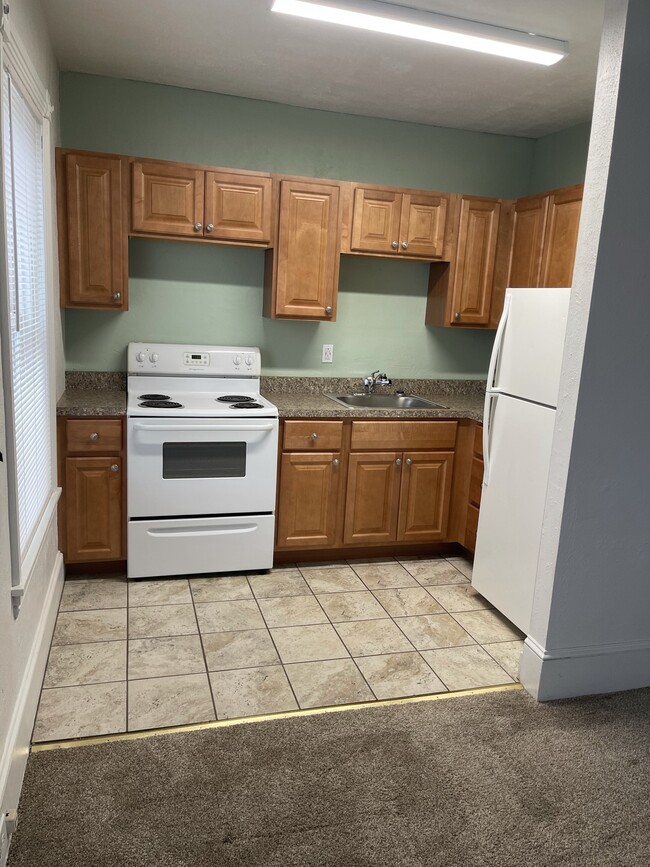 KITCHEN - 8 Belmont Ave