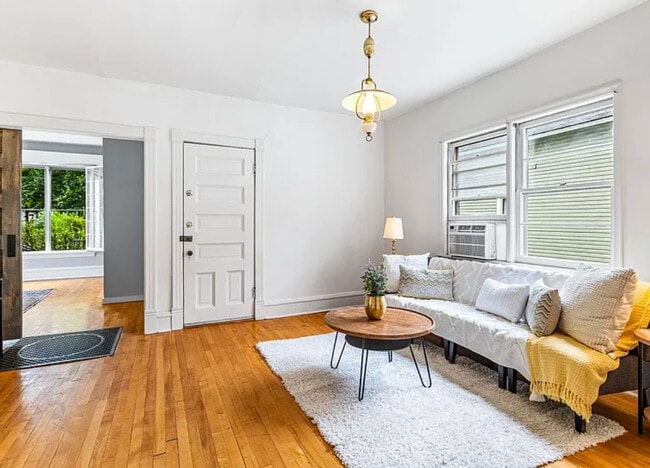 Building Photo - 2628 Quincy St NE