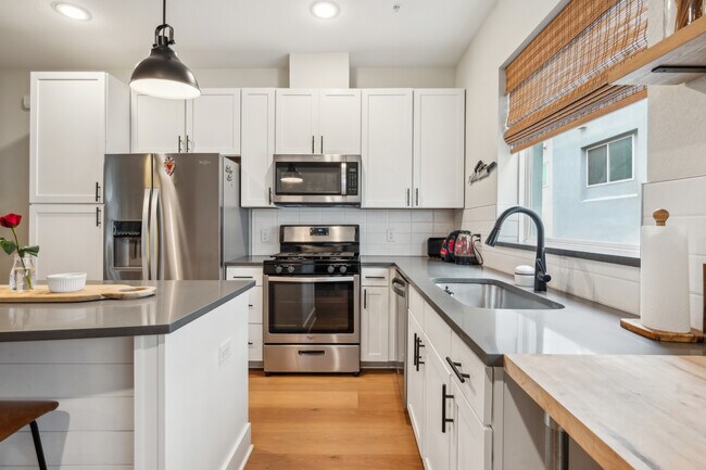 Foto del edificio - 2827 Manor Rd