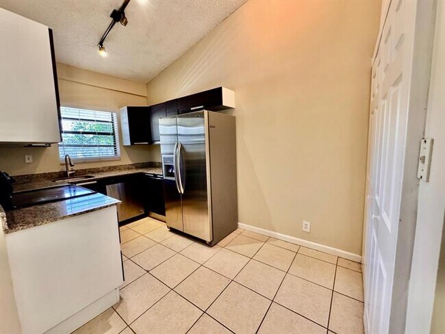 Building Photo - 11211 Royal Palm Blvd