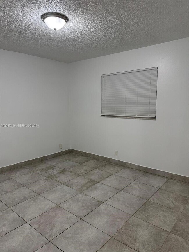 Foto del edificio - 1746 3rd Ave N