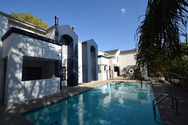 Foto del edificio - 15007 Burbank Blvd