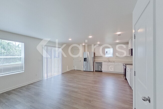 Building Photo - 132 George Oxford Dr