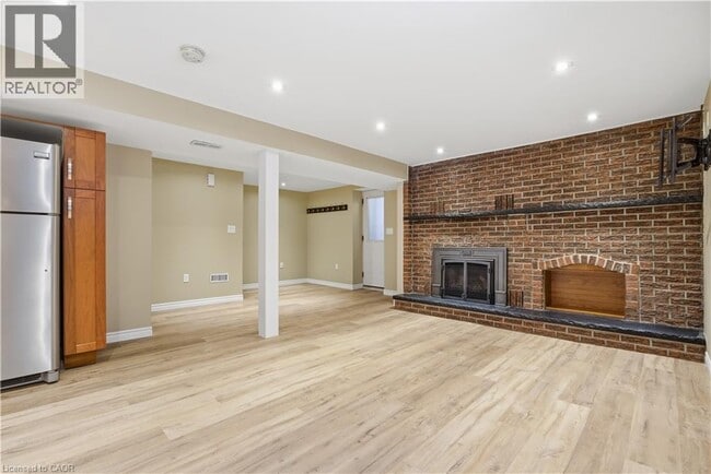 Building Photo - 41 Broken Oak Crescent