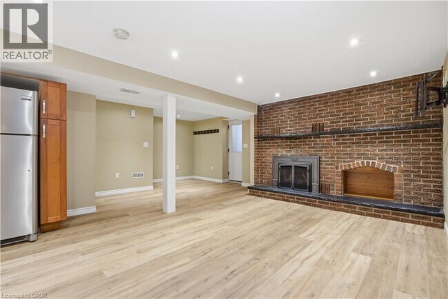 Photo du bâtiment - 41 Broken Oak Crescent