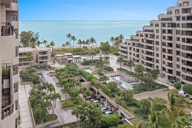 Foto del edificio - 251 Crandon Blvd