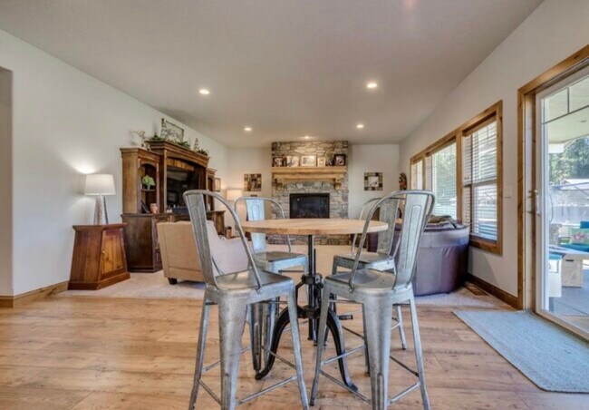 Building Photo - 889 E Maroon Creek Dr