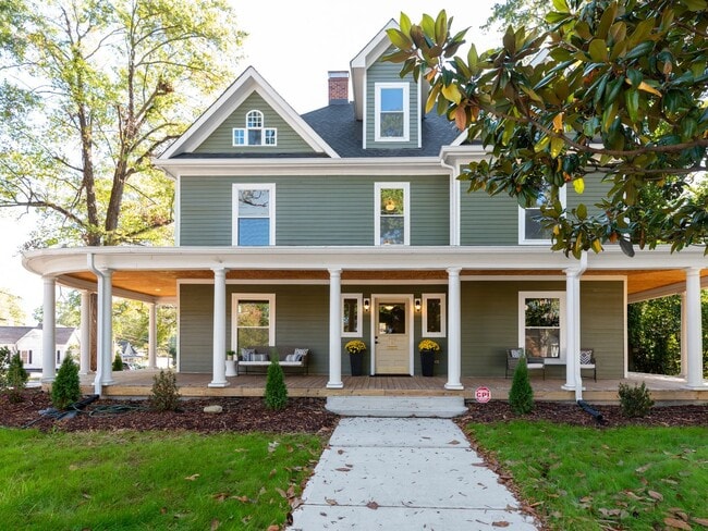 Building Photo - Big House