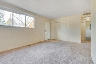 Building Photo - 2108 Applewood Rd