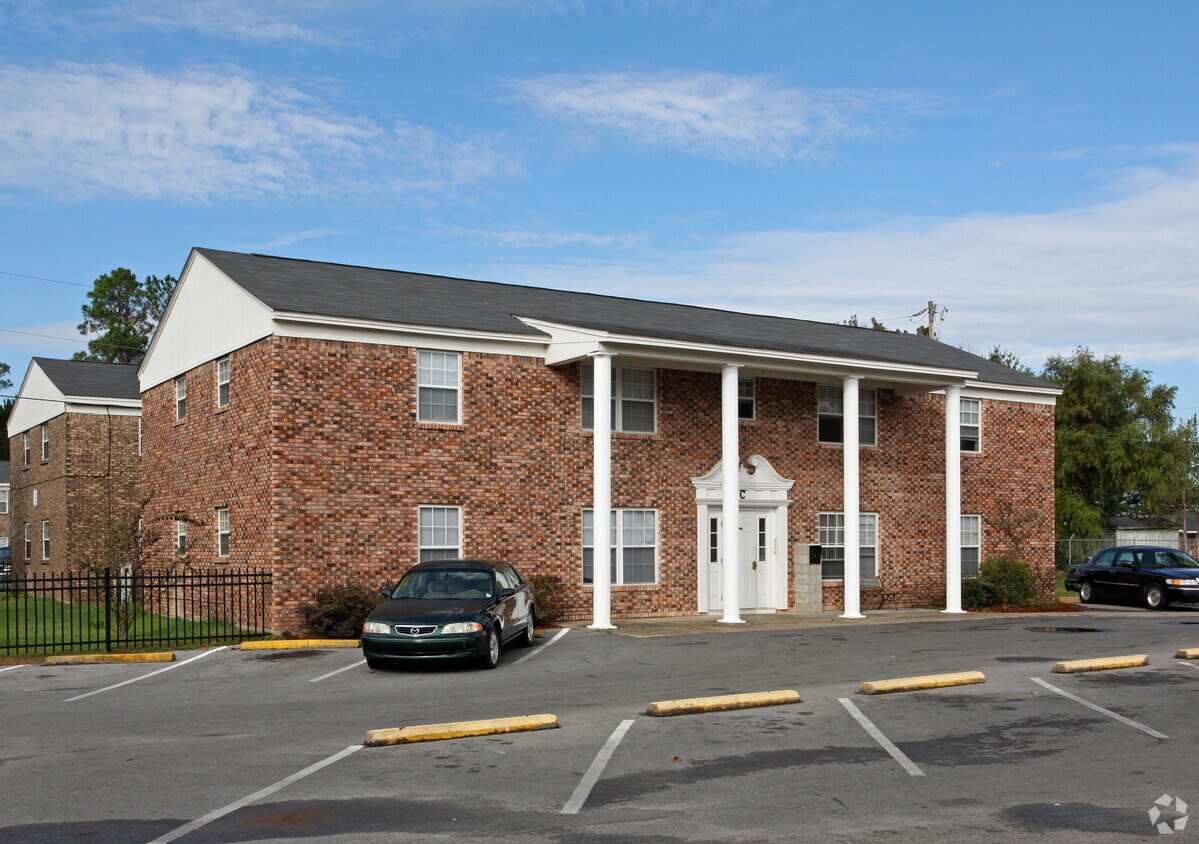 Genoa's Place Apartments - 4513 General Mcarthur St