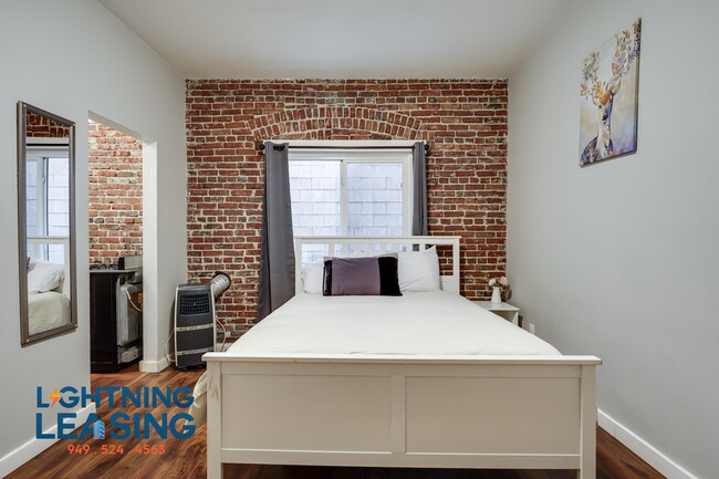 Building Photo - 1422 Flower St