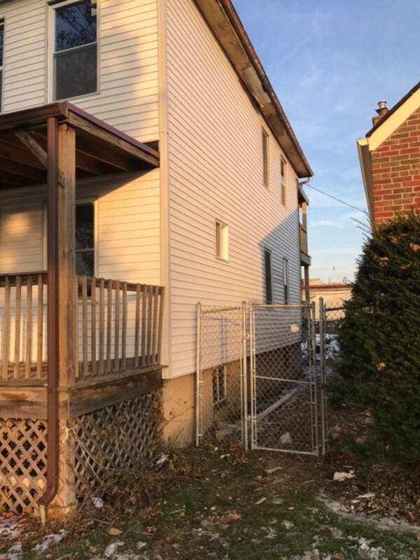 Building Photo - 10321 S Green St