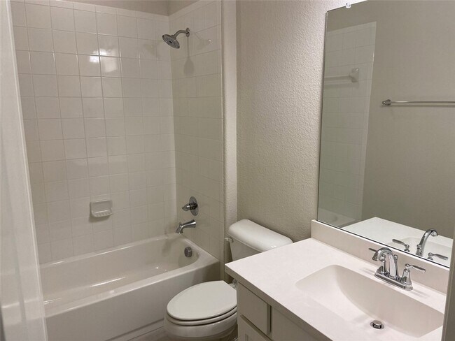 Foto del edificio - 16217 Bidwell Park Dr