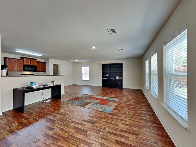 Building Photo - 1115 Leigh Ln