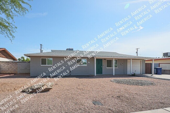 Building Photo - Beautifully Modernized 3 Bed 2 Bath in Tem...
