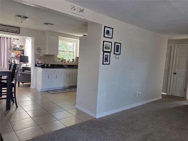 Foto del edificio - 4823 Longwood Ave