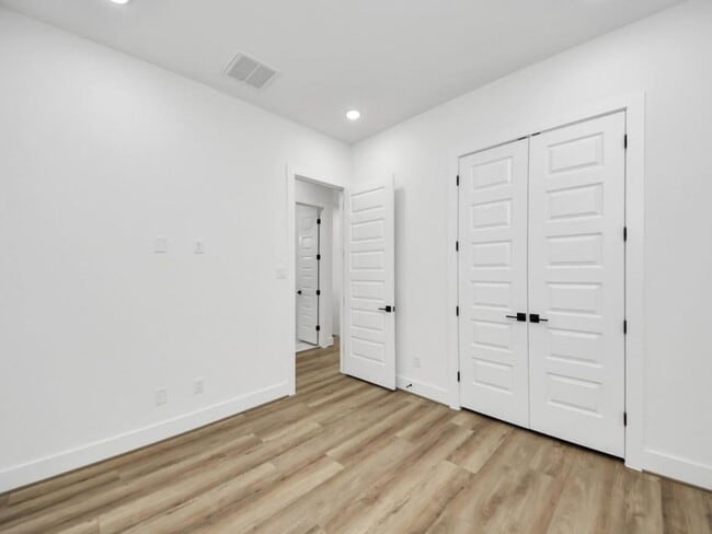 Building Photo - 3915 Tuam St