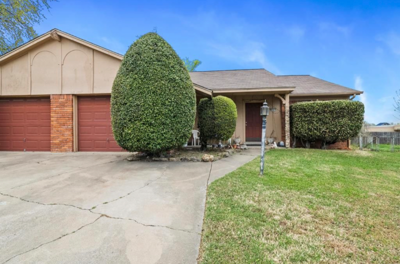 Primary Photo - 6623 E 72nd Pl