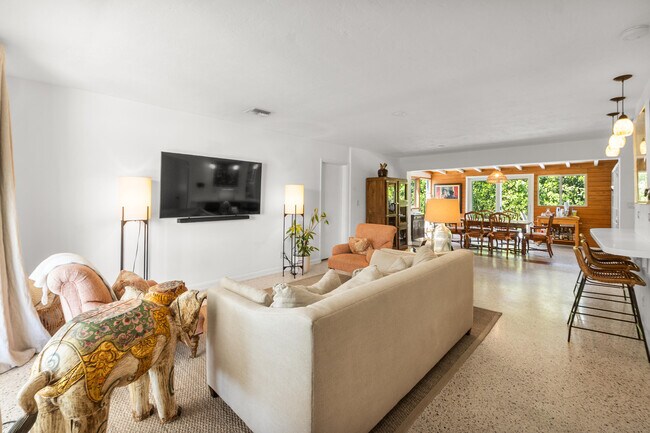 Foto del edificio - 549 Fairwind Dr