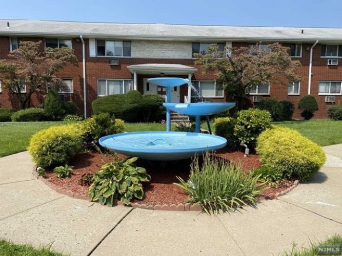 Foto principal - 1323 Anderson Ave