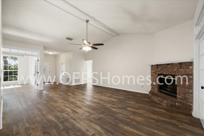 Building Photo - Niceville 3/2 with Office Flexible Availability