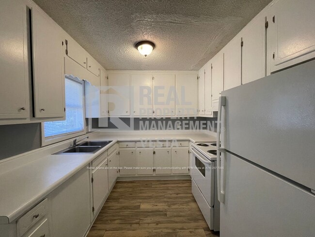 Building Photo - 2403 Groveland Cir S